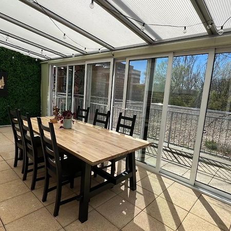 Lake Apartment, 2X Free Garage, 10 Mins To Centre Bratislava Exteriör bild