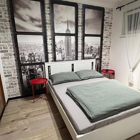 Lake Apartment, 2X Free Garage, 10 Mins To Centre Bratislava Exteriör bild