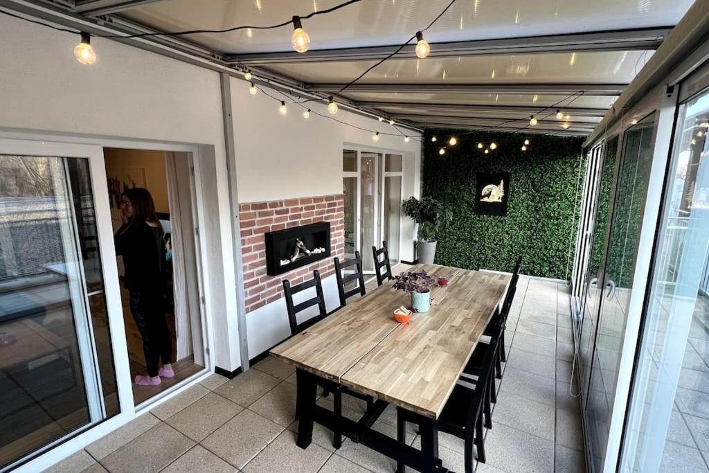 Lake Apartment, 2X Free Garage, 10 Mins To Centre Bratislava Exteriör bild