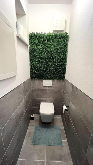 Lake Apartment, 2X Free Garage, 10 Mins To Centre Bratislava Exteriör bild